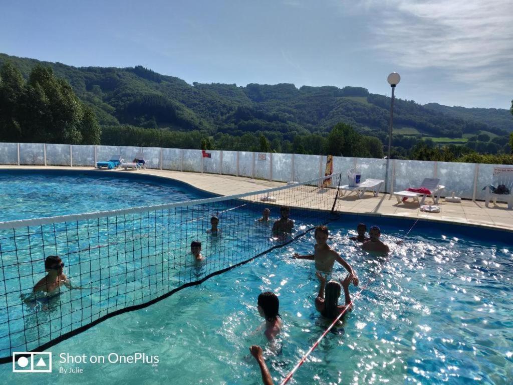 Saint Geniez D'Olt Jolie T2 Amenagee Et Equipee Village Goelia 2 Piscines Chauffees Exterior photo